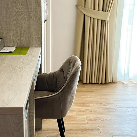 Luna * Golem (Tirana)