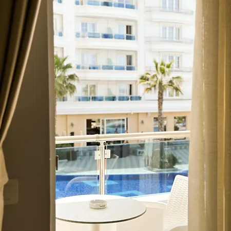 Luna * Golem (Tirana)