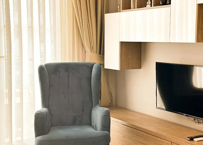 Luna * Golem (Tirana)