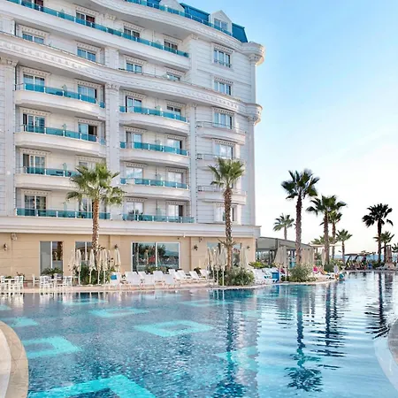 Luna * Golem (Tirana)