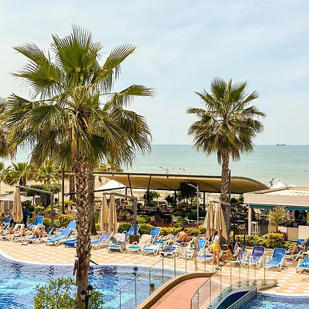 Luna * Golem (Tirana)