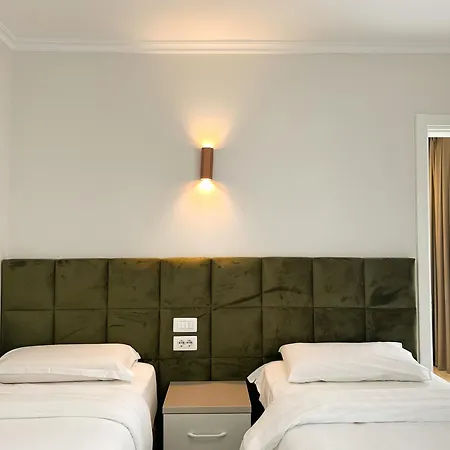 Luna * Golem (Tirana)