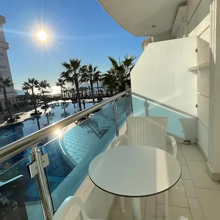 Luna Apartment *